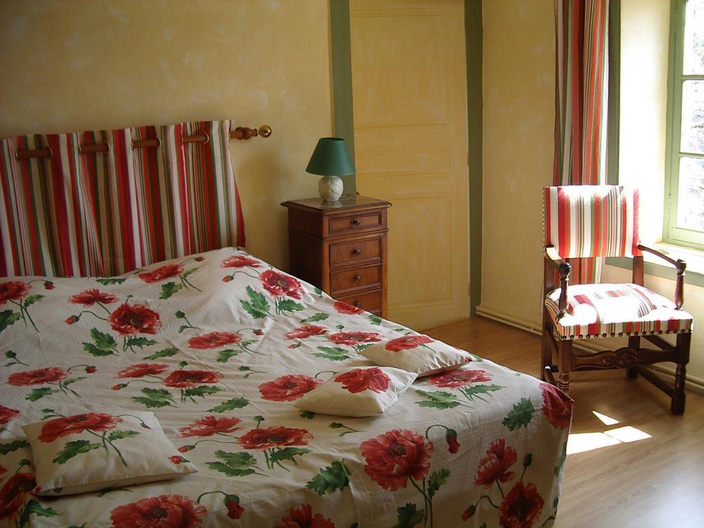 Maison D'Hotes De La Verriere Les Ardillats Стая снимка