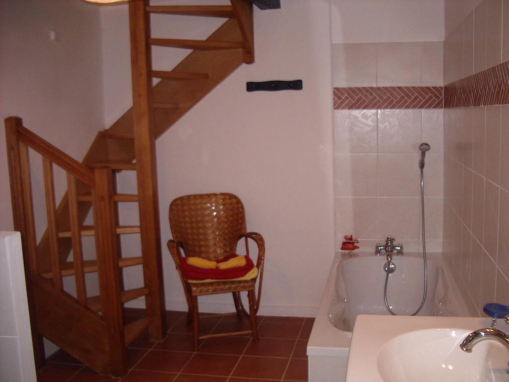 Maison D'Hotes De La Verriere Les Ardillats Стая снимка
