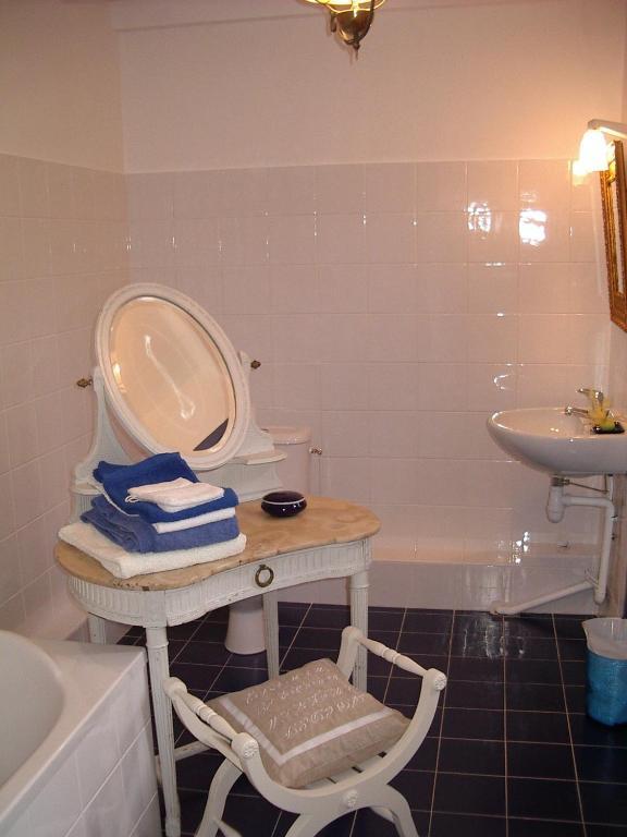 Maison D'Hotes De La Verriere Les Ardillats Стая снимка